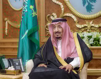 Salman bin Abdulaziz is sitting in a chair