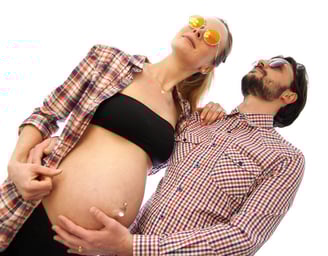 Photo de grossesse d'un couple en contre plongée prise par jlacoste photo sur Dijon