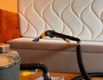 nettoyage de matelas dans un hôtel à Talloires