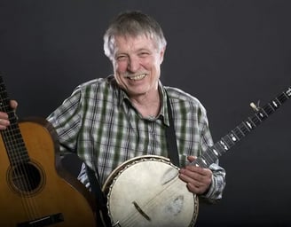 Steve Waring avec guitare et banjo