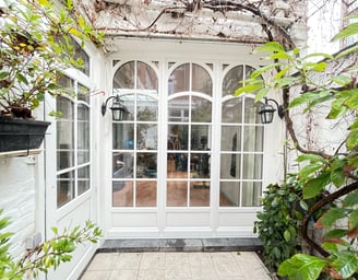 Porte fenêtre en bois blanc