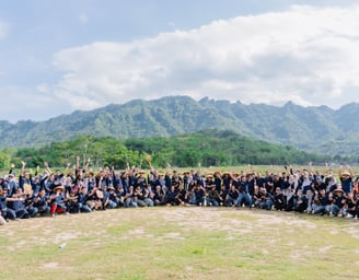 kumpulan staff perusahaan sedang liburan