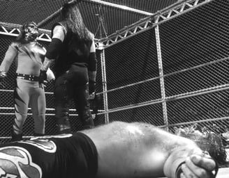 debutto Kane hell in a cell