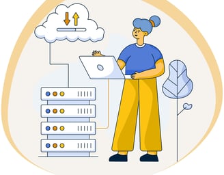 Emprendedora trabajando en su sitio web diseñado profesionalmente