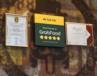Image of Mr Tuk Tuk 5 star grab food award, Thai select classic award and ASEAN Food & Travel award 