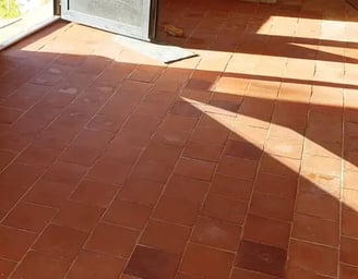 Carreaux en terre cuite rouge