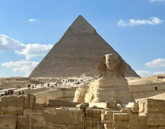 the Giza Pyramid with th sphinx