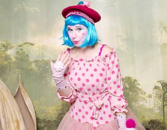 Costume de clown pour le personnage de Mia, clown chez les Neztoiles