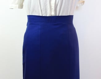 Jupe tailleur années 1940. Tailleur bleu pour défilé de reconstitution historique