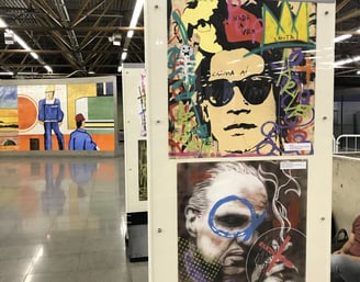 Encante-se com a exposição "Se Liga no Traço" de Sérgio Astral. Suas obras Pop Art
