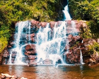 Saree Ella, located in the picturesque village of Gomara in Sri Lanka’s Central Province, is a stunn