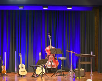 Bühne, Salteris, Musik, Instrumente, Violine, Hackbrett, Gitarre und Kontrabass
