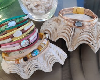bijoux artisanaux cuir , nacre ou perle