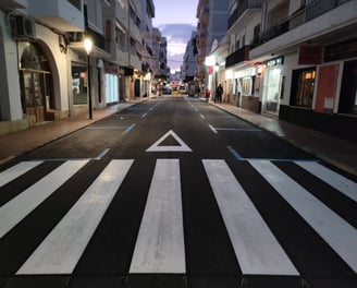 Líneas de tráfico recién pintadas por NCT Paintinga