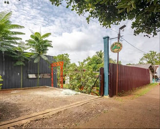 Entrance view of Casa Candali with serene atmosphere