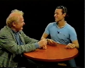 Raphaël Pathé interviewing an artist in Paris, in 2000 © Canalweb