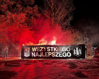 pirofolia stadionowa transparent z herbem lech poznań fc gostyń piro