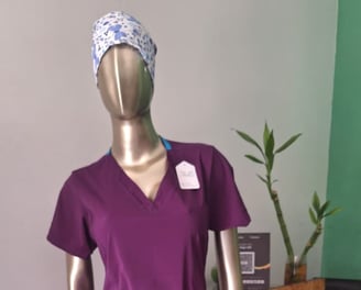 uniforme morado