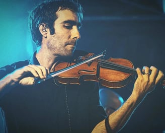 David ABEIJON jouant du violon