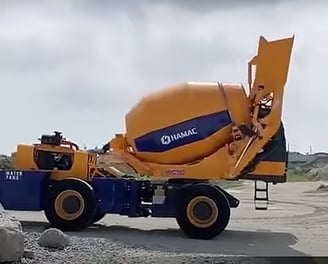 A automatic reloadable, mobile concrete mixer