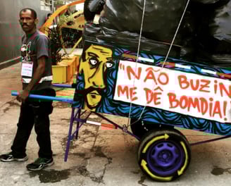 Mundano, conhecido por usar sua arte para discutir questões sociais e ambientais