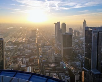 Skyline mit Bahnhof