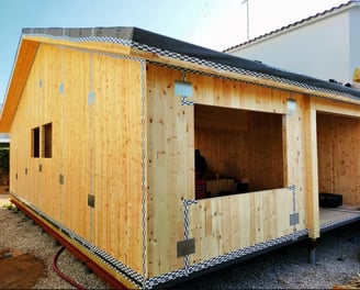 Cabaña de madera, casa prefabricada, tornillos de cimentación, ground screw, minicasa, steel-frame
