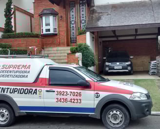 carro da empresa da suprema desentupidora
