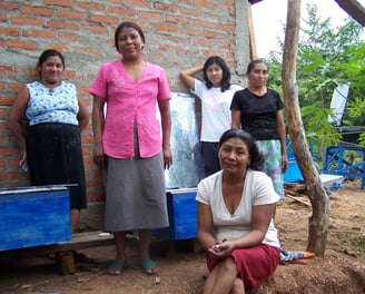 group photo of women from Mujeres Solares de Totogalpa posing with solar ovens