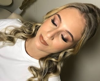 Maquiagem e penteado sofisticado para madrinha, aniversariante, mãe do noivo, mãe da noiva