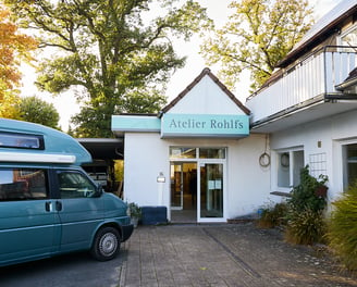 a van parked in front of a building, atelier rohlfs, frameworke