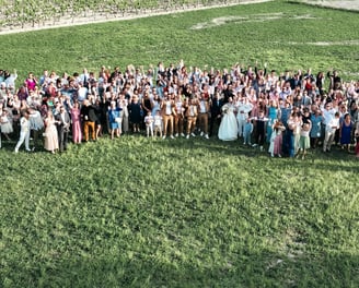 Photographie aérienne des 200 invités 