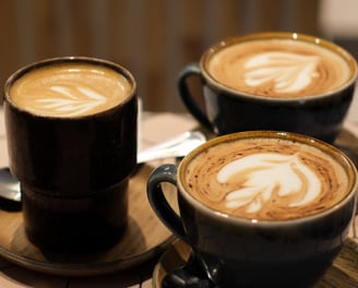alt="cappuccino at Bon Jo Montmartre"