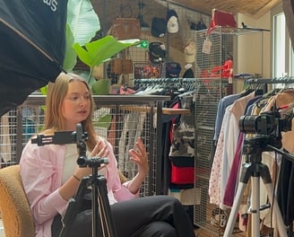 Tournage en entreprise, en interview équipe, avec vidéaste pro léa olivier