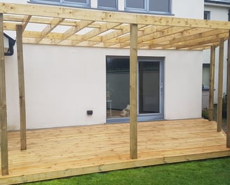 corner deck with open pergola, outdoor living