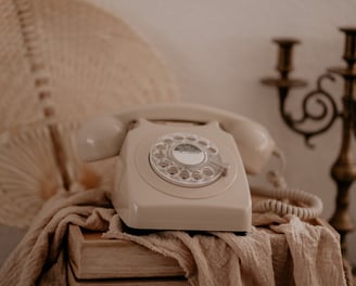 Téléphone vintage beige, modèle Luna, version de face