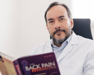 Dr. Carlos Moreira – Médico Neurocirurgião especialista em doenças da coluna vertebral