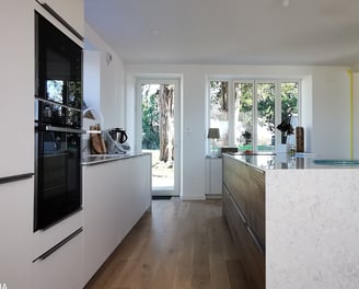 Création de cuisine sur mesure bois, marbre, carrelage, parquet, électro ménager, pièce à vivre.