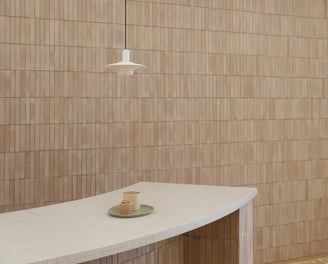 Modern interior space at Fertilidad Integral with soft tiles.