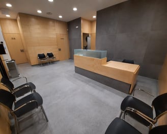 Quiet reception area at Venice fertility clinic