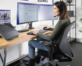 lady watching laptops