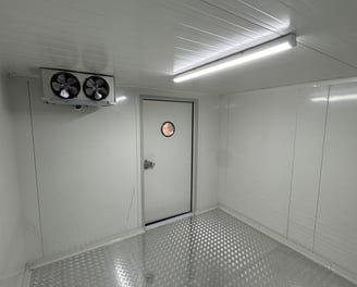 walk-in freezer room with monoblock unit