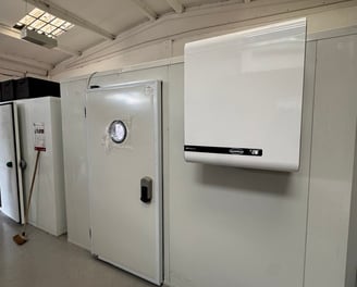walk-in freezer room with straddle unit