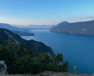 vue sur le lac du Bourget depuis le toit du belvédère à la Chambotte