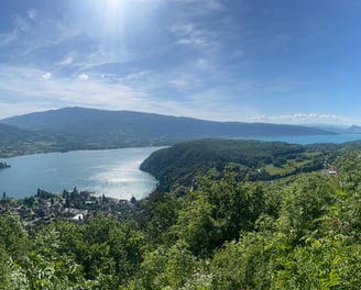 Vue sur le lac d'Annecy depuis les hauteurs de Saint Germain de Talloires