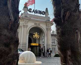 Entrée principale du casino à Aix les Bains
