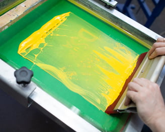 Matriz de serigrafia com estampa personalizada para camisetas.