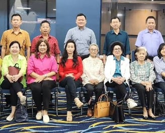 a group of people sitting in chairs in a room