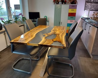 Mesa de madera natural y resina de poxi - Virutas ibiza