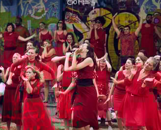 People in red dresses dancing at Görlitzer Park.